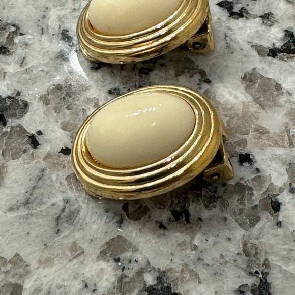 CHRISTIAN DIOR CLIP ON EARRINGS - Picture 3 of 6